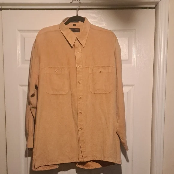 Soft Button-Up Shirt in Tan Classic vintage Classic with a comfortable loose fit - Picture 1 of 7